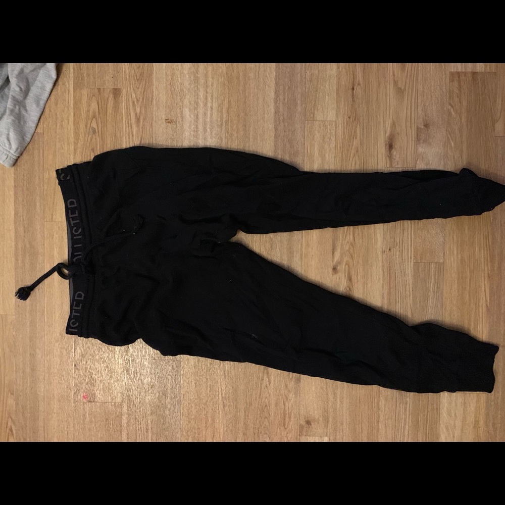 BLACK JOGGERS